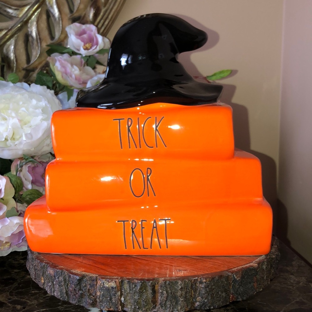 RAE DUNN TRICK OR TREET TABLETOP DECORATION
